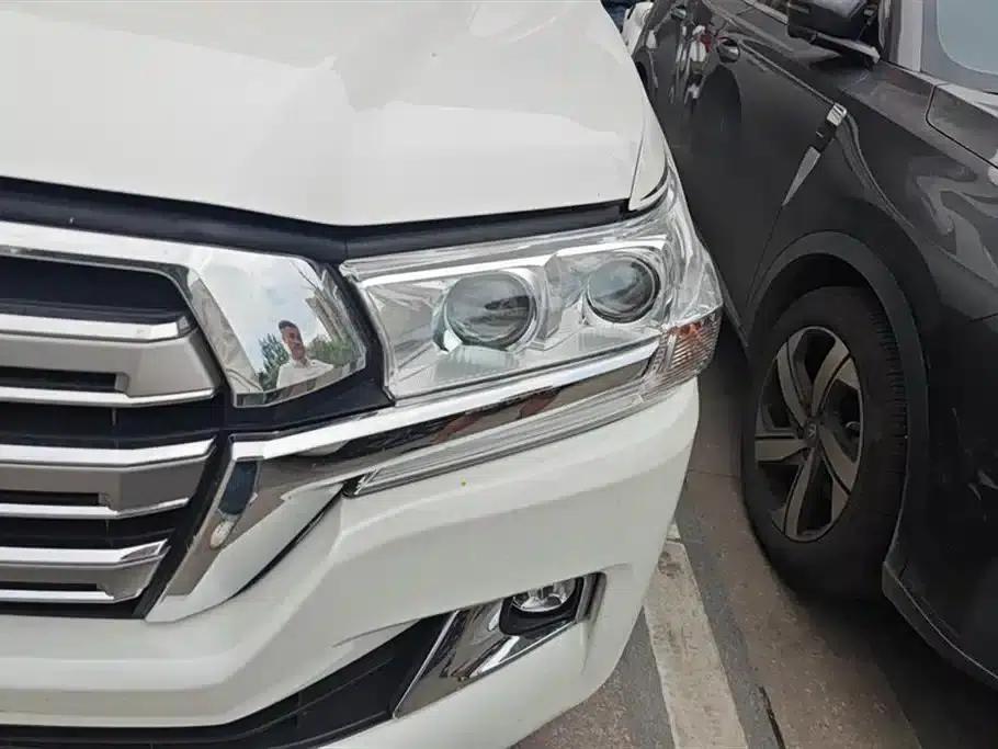 2016 Land Cruiser (Imported) 4.0L Middle East Edition — миниатюра 5