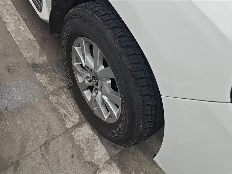 2016 Land Cruiser (Imported) 4.0L Middle East Edition — миниатюра 6
