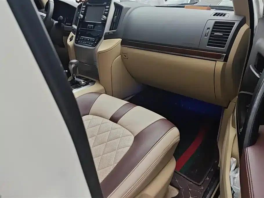 2016 Land Cruiser (Imported) 4.0L Middle East Edition — миниатюра 8