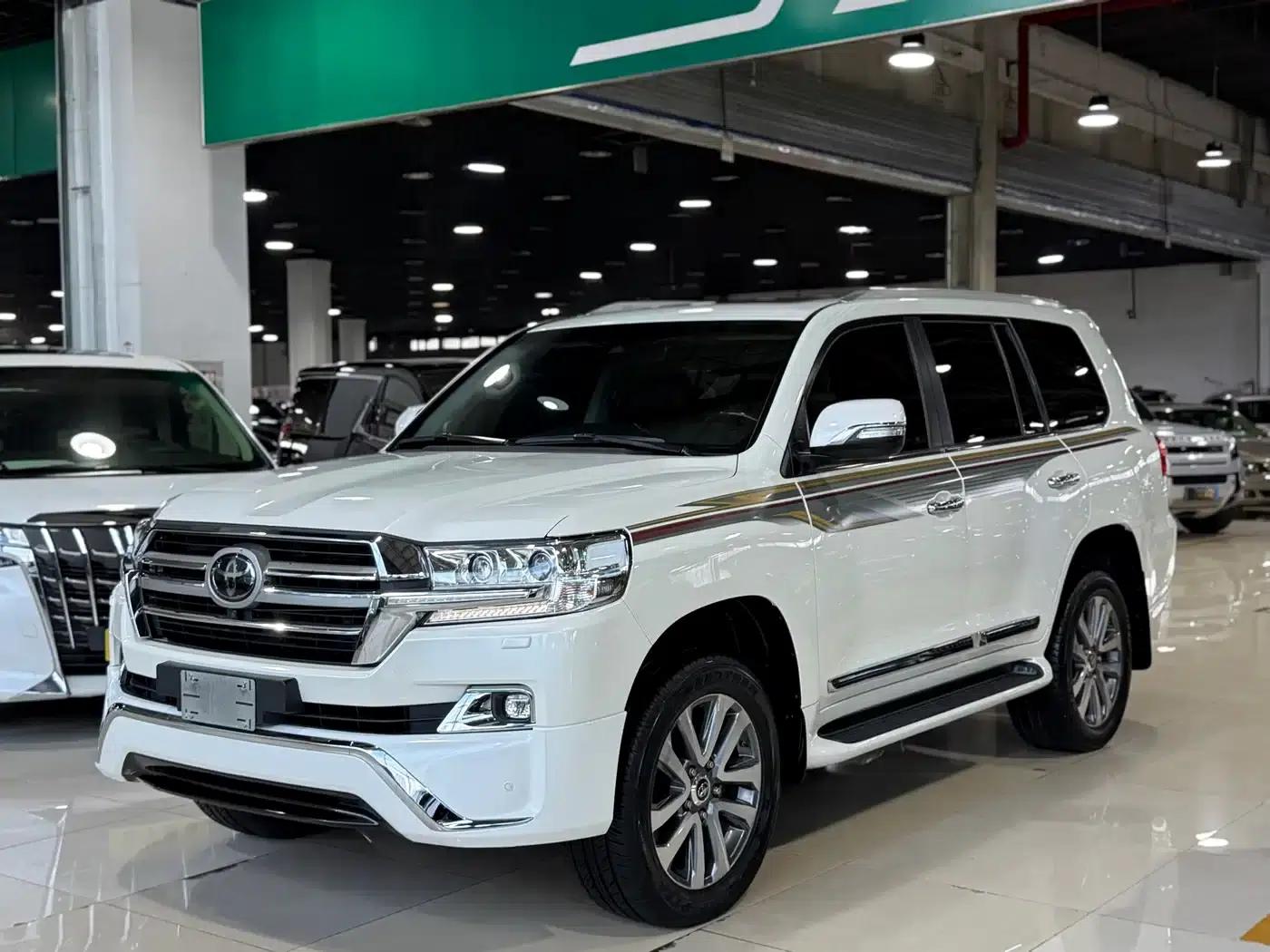 2019 Land Cruiser (Imported) 5.7L VR-X — миниатюра 1