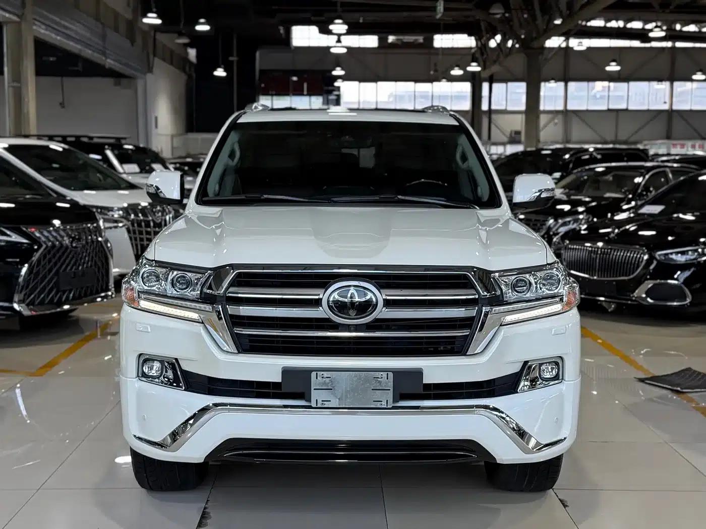 2019 Land Cruiser (Imported) 5.7L VR-X — миниатюра 2