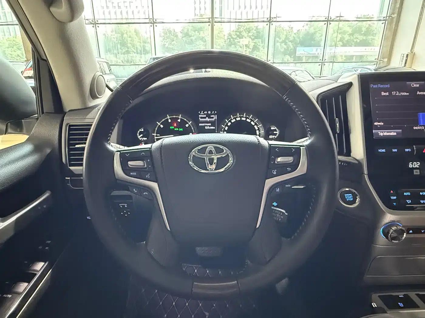 2019 Land Cruiser (Imported) 5.7L VR-X — миниатюра 14