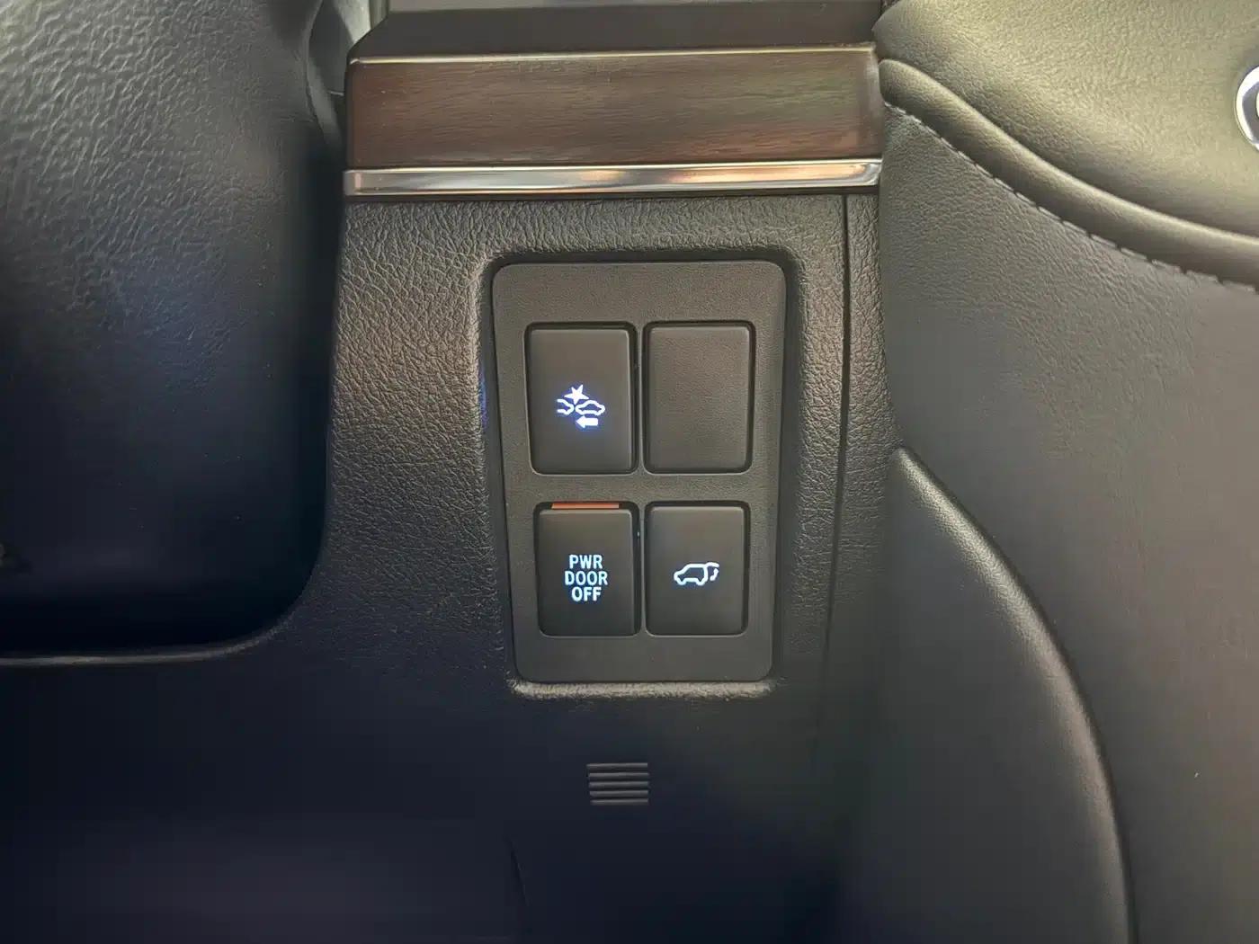 2019 Land Cruiser (Imported) 5.7L VR-X — миниатюра 18