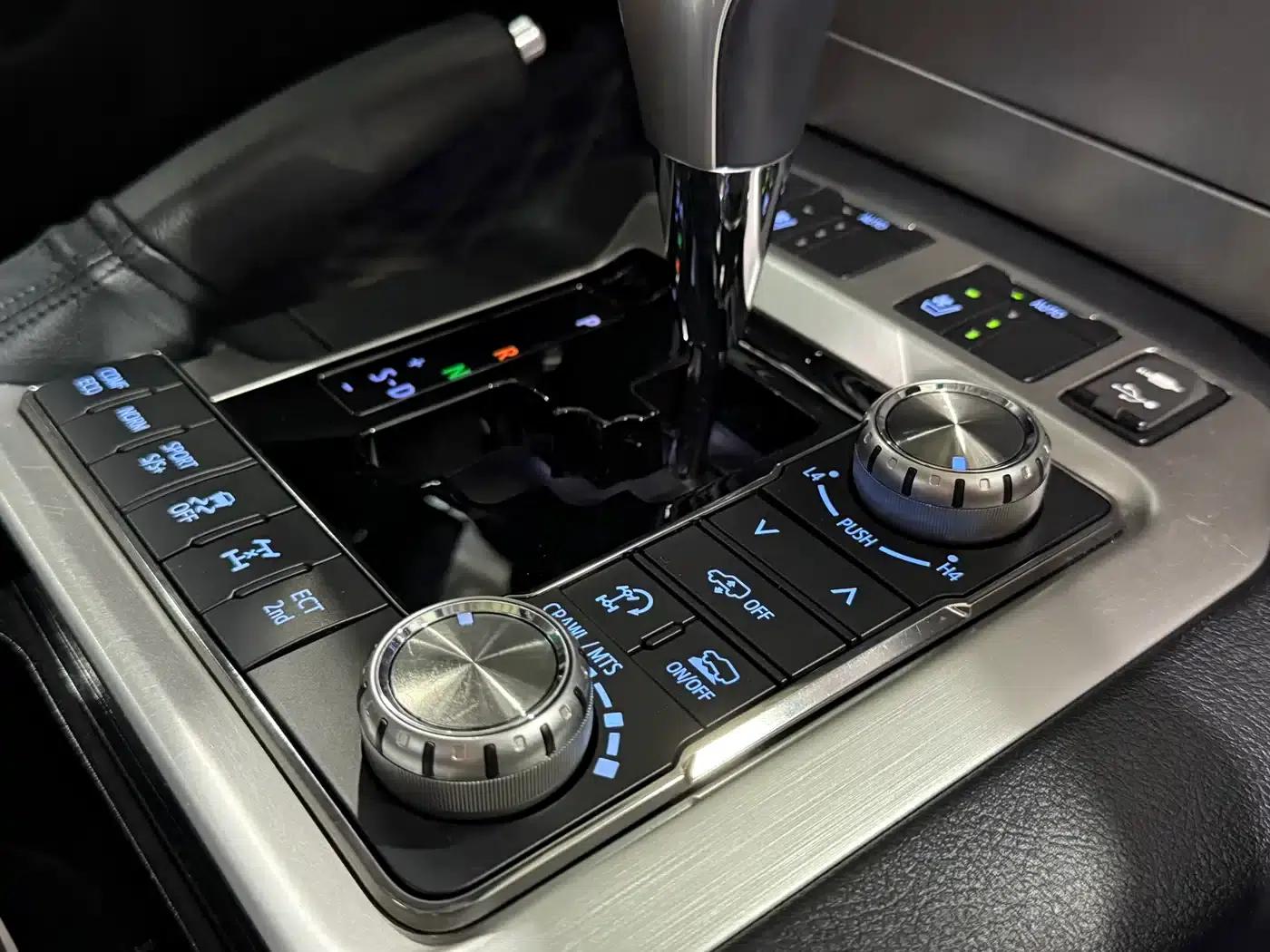 2019 Land Cruiser (Imported) 5.7L VR-X — миниатюра 19