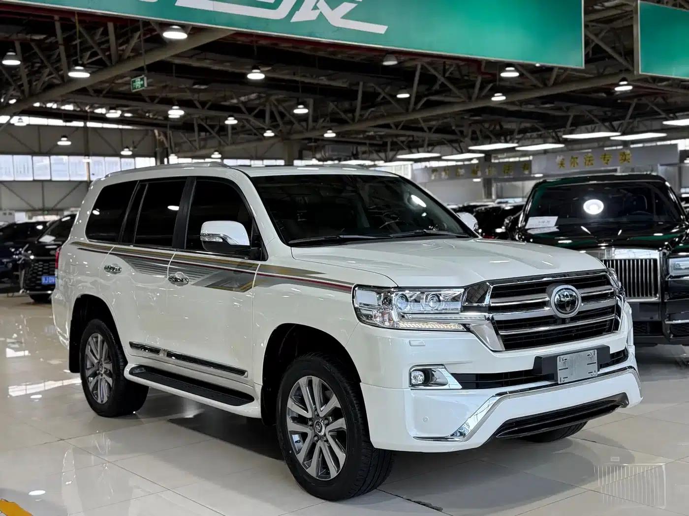 2019 Land Cruiser (Imported) 5.7L VR-X — миниатюра 3