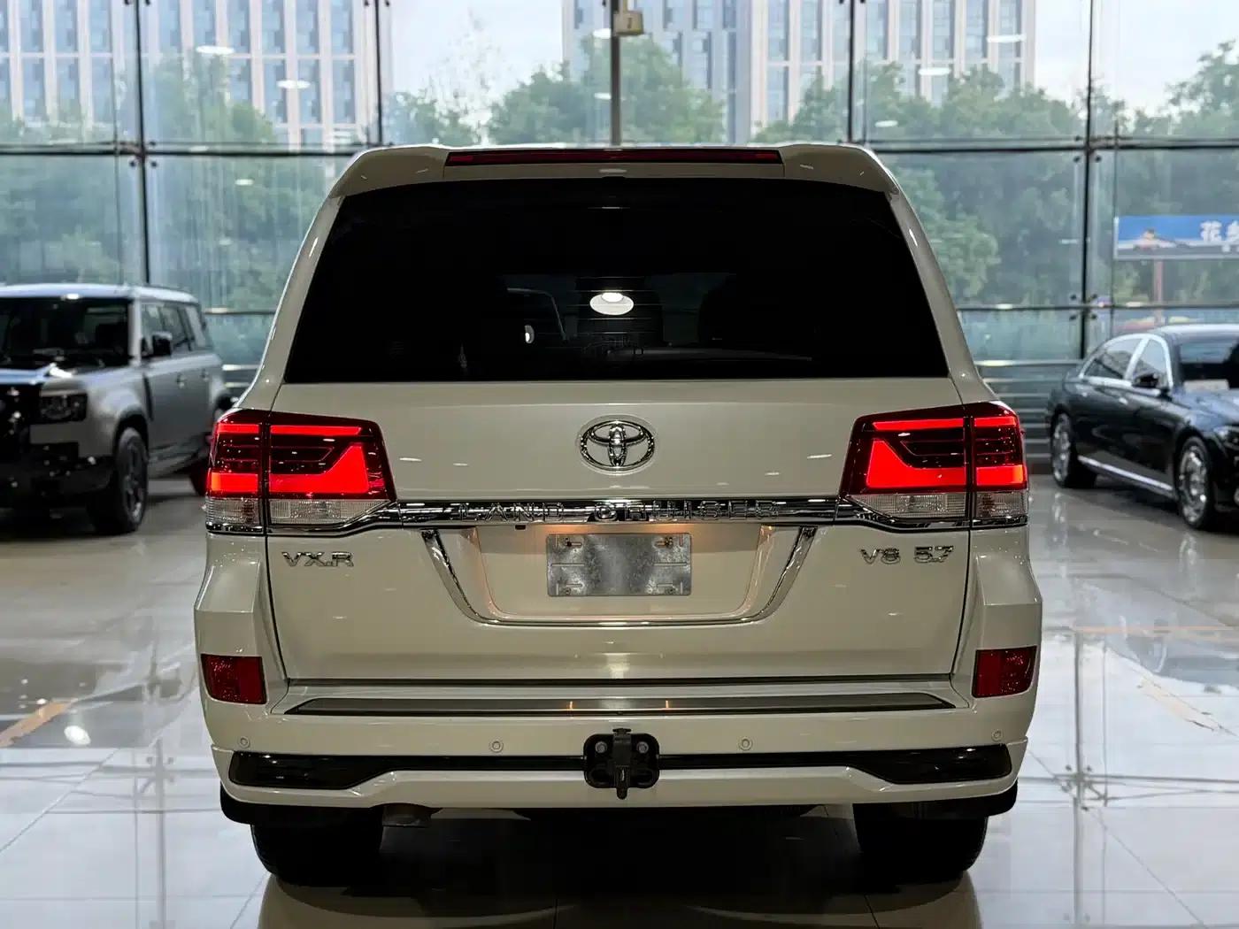 2019 Land Cruiser (Imported) 5.7L VR-X — миниатюра 25