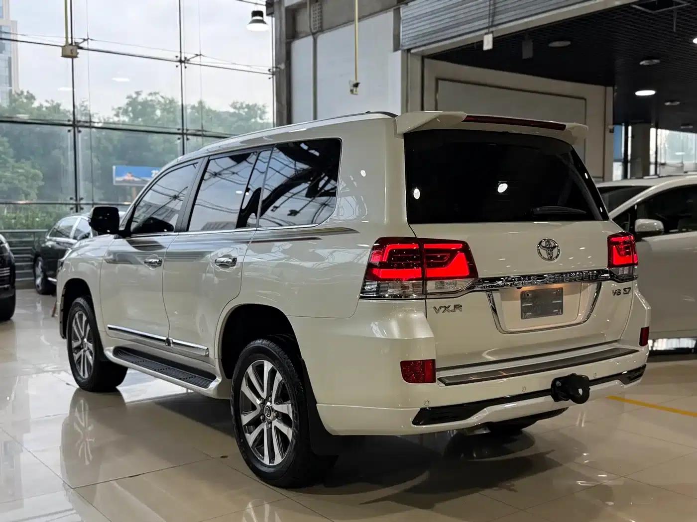 2019 Land Cruiser (Imported) 5.7L VR-X — миниатюра 27