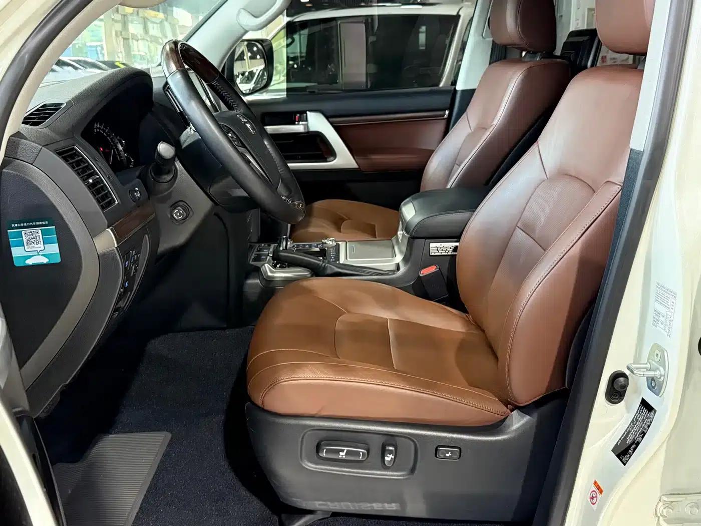 2019 Land Cruiser (Imported) 5.7L VR-X — миниатюра 4