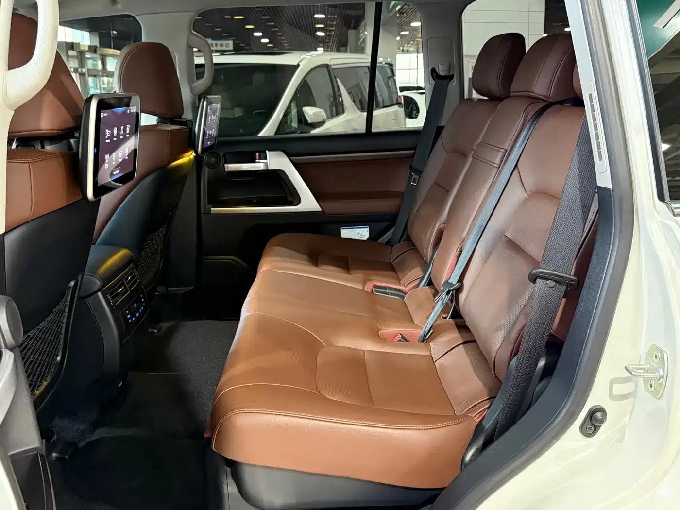 2019 Land Cruiser (Imported) 5.7L VR-X — миниатюра 6