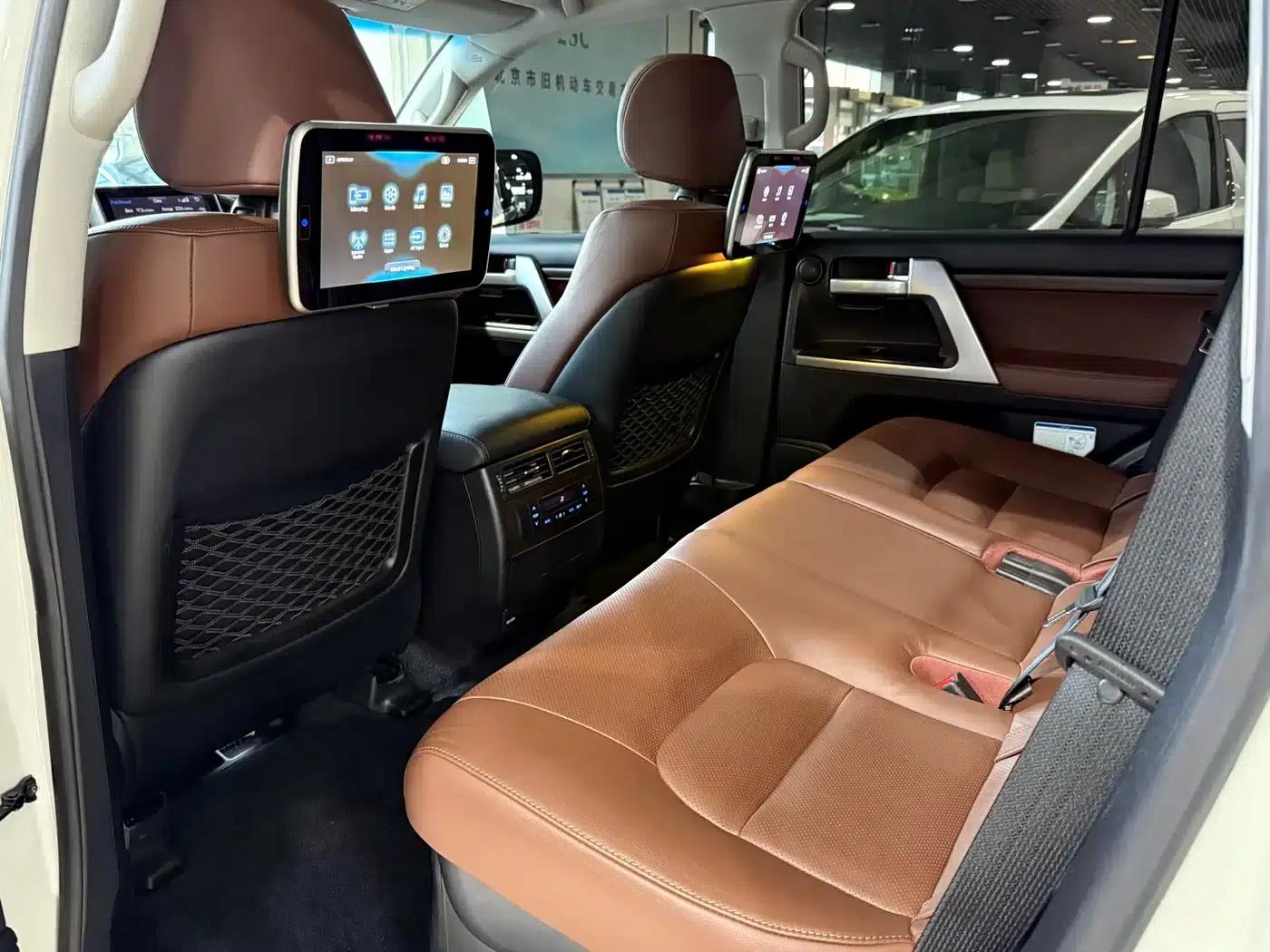 2019 Land Cruiser (Imported) 5.7L VR-X — миниатюра 7