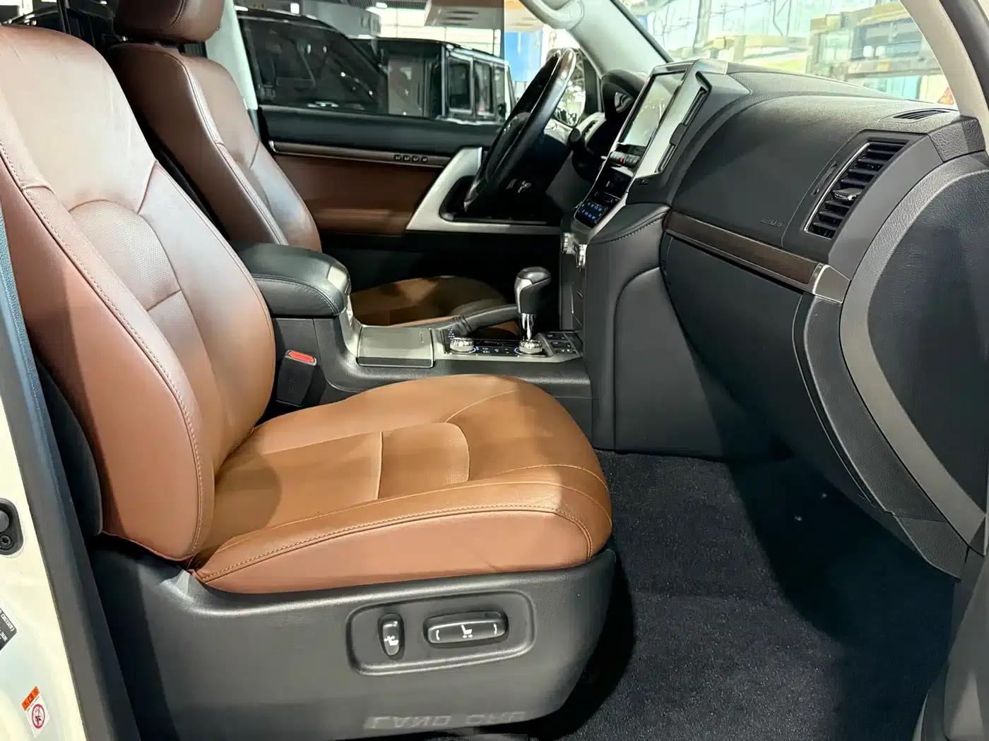 2019 Land Cruiser (Imported) 5.7L VR-X — миниатюра 8