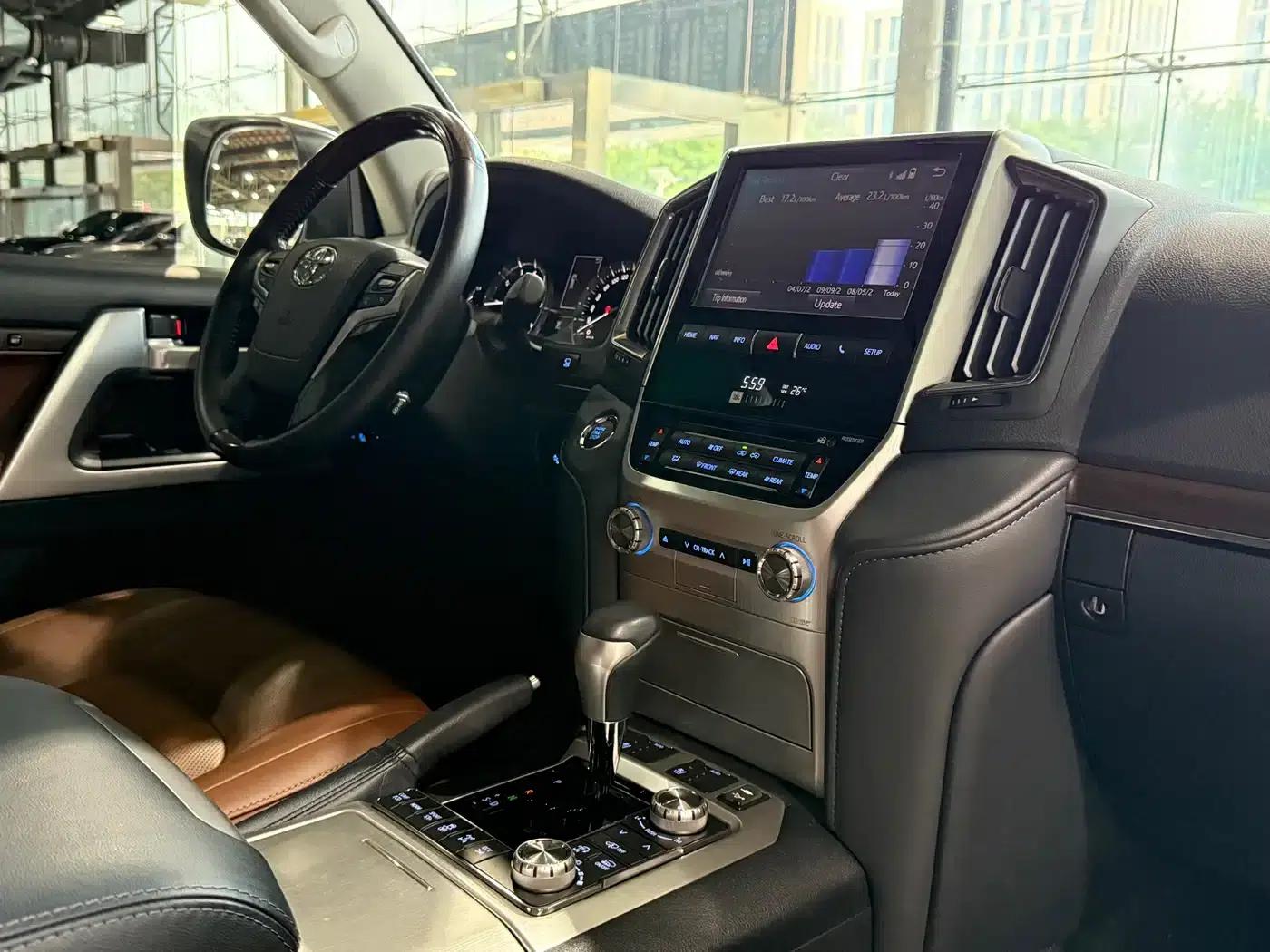 2019 Land Cruiser (Imported) 5.7L VR-X — миниатюра 9
