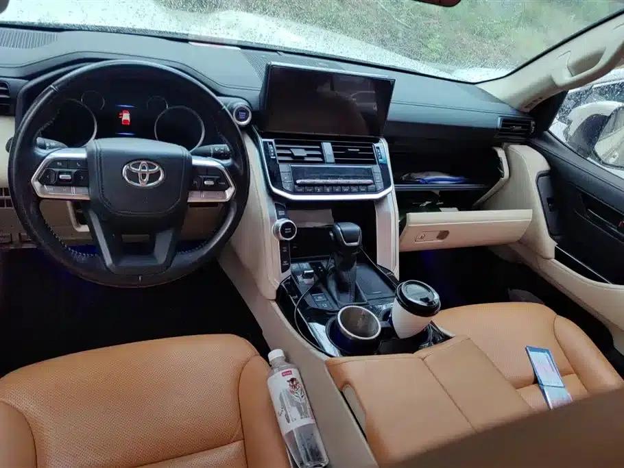 2013 Land Cruiser (Imported) Middle East Version — миниатюра 12