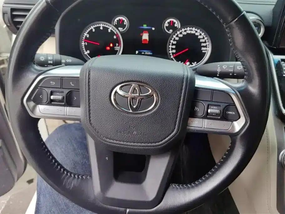 2013 Land Cruiser (Imported) Middle East Version — миниатюра 15