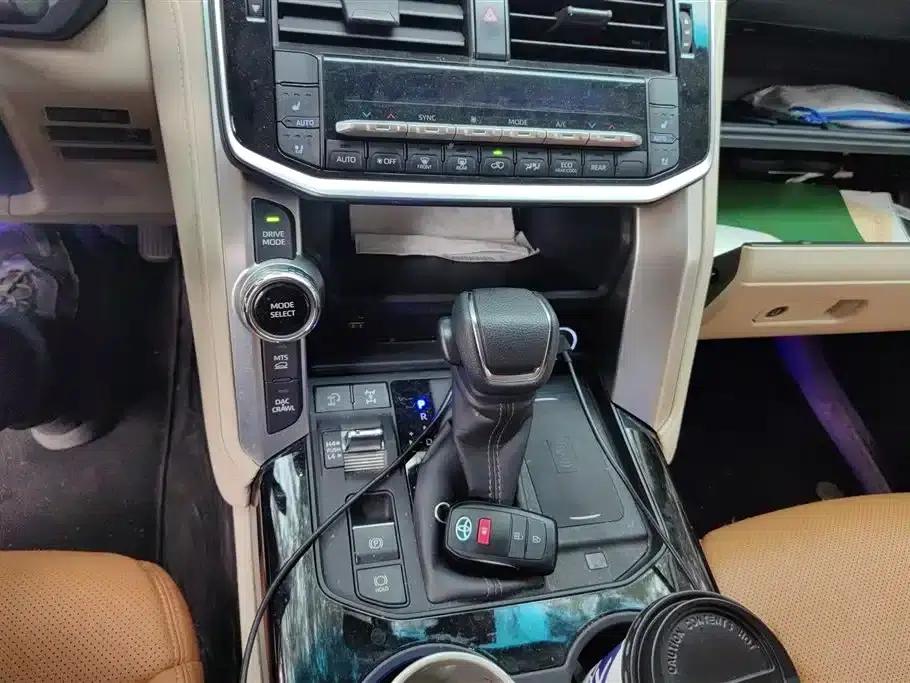 2013 Land Cruiser (Imported) Middle East Version — миниатюра 16