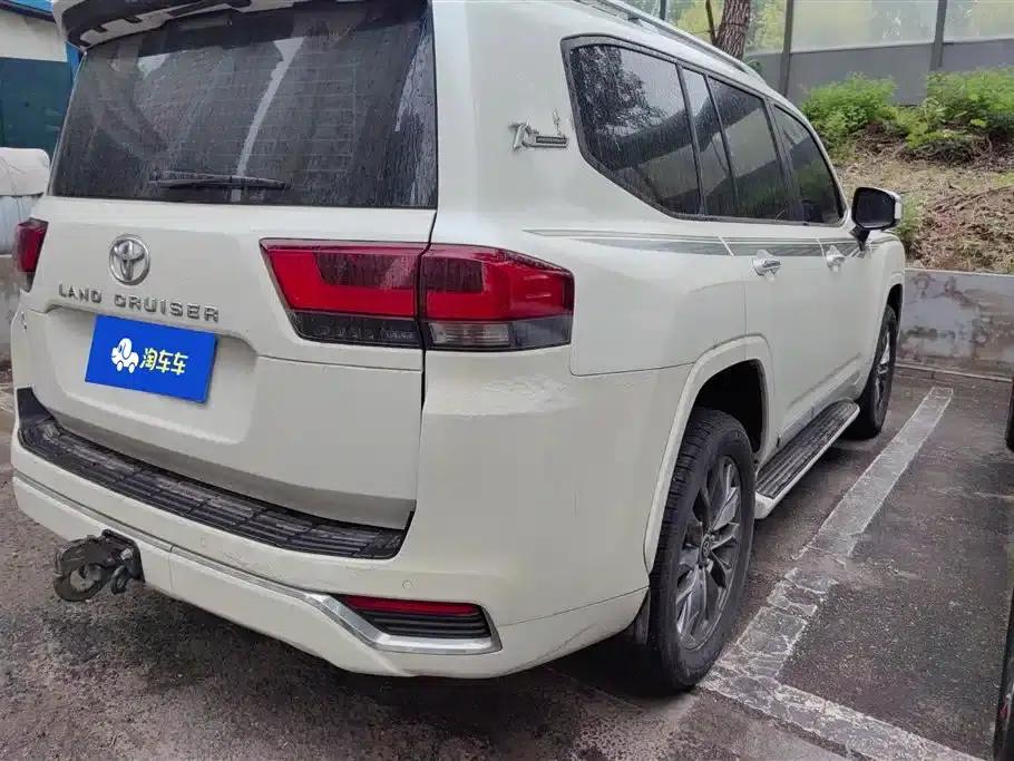 2013 Land Cruiser (Imported) Middle East Version — миниатюра 3