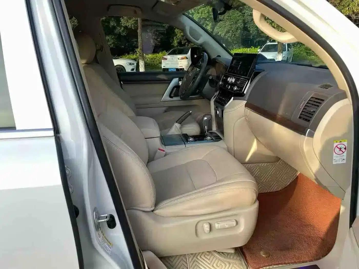 2016 Land Cruiser (Imported) 4.0L Middle East Edition — миниатюра 5