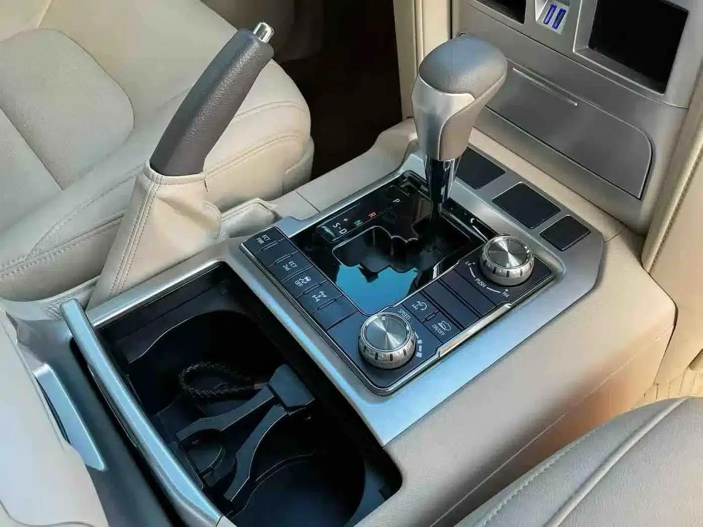 2016 Land Cruiser (Imported) 4.0L Middle East Edition — миниатюра 6
