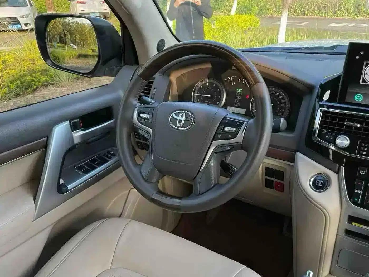 2016 Land Cruiser (Imported) 4.0L Middle East Edition — миниатюра 8