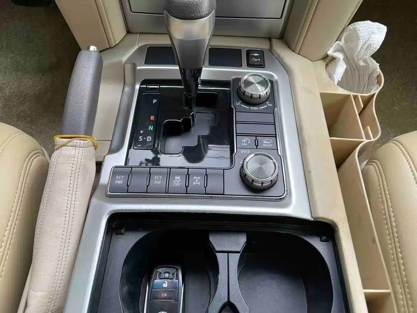 2016 Land Cruiser (Imported) 4.0L Middle East Edition — миниатюра 9