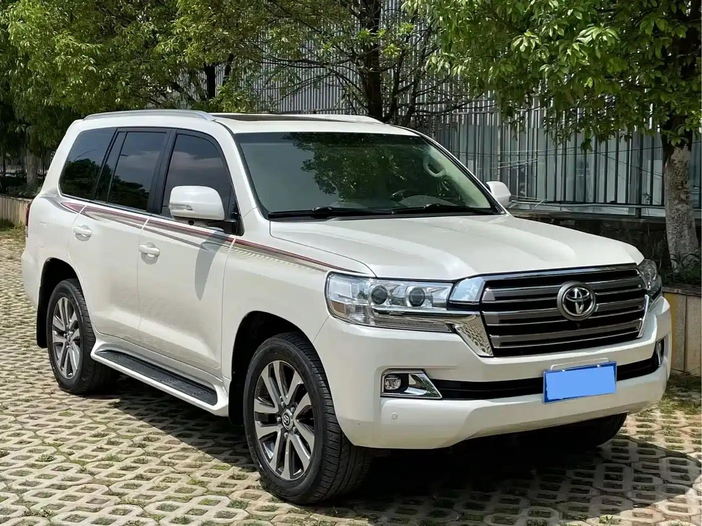 2019 Land Cruiser (Imported) 5.7L Automatic — миниатюра 1