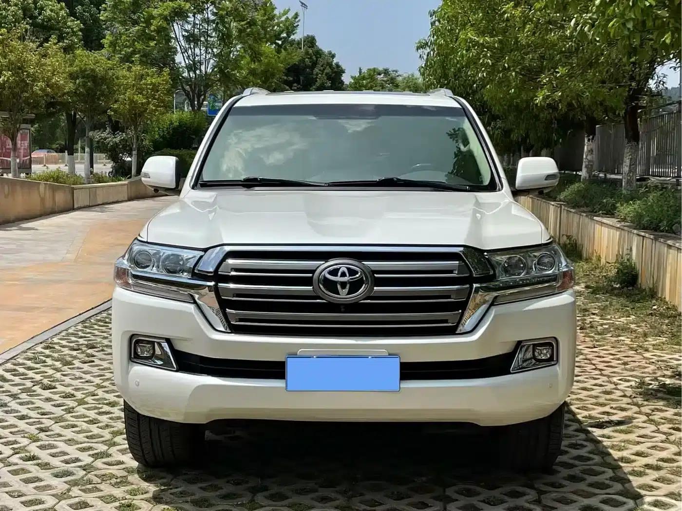 2019 Land Cruiser (Imported) 5.7L Automatic — миниатюра 2
