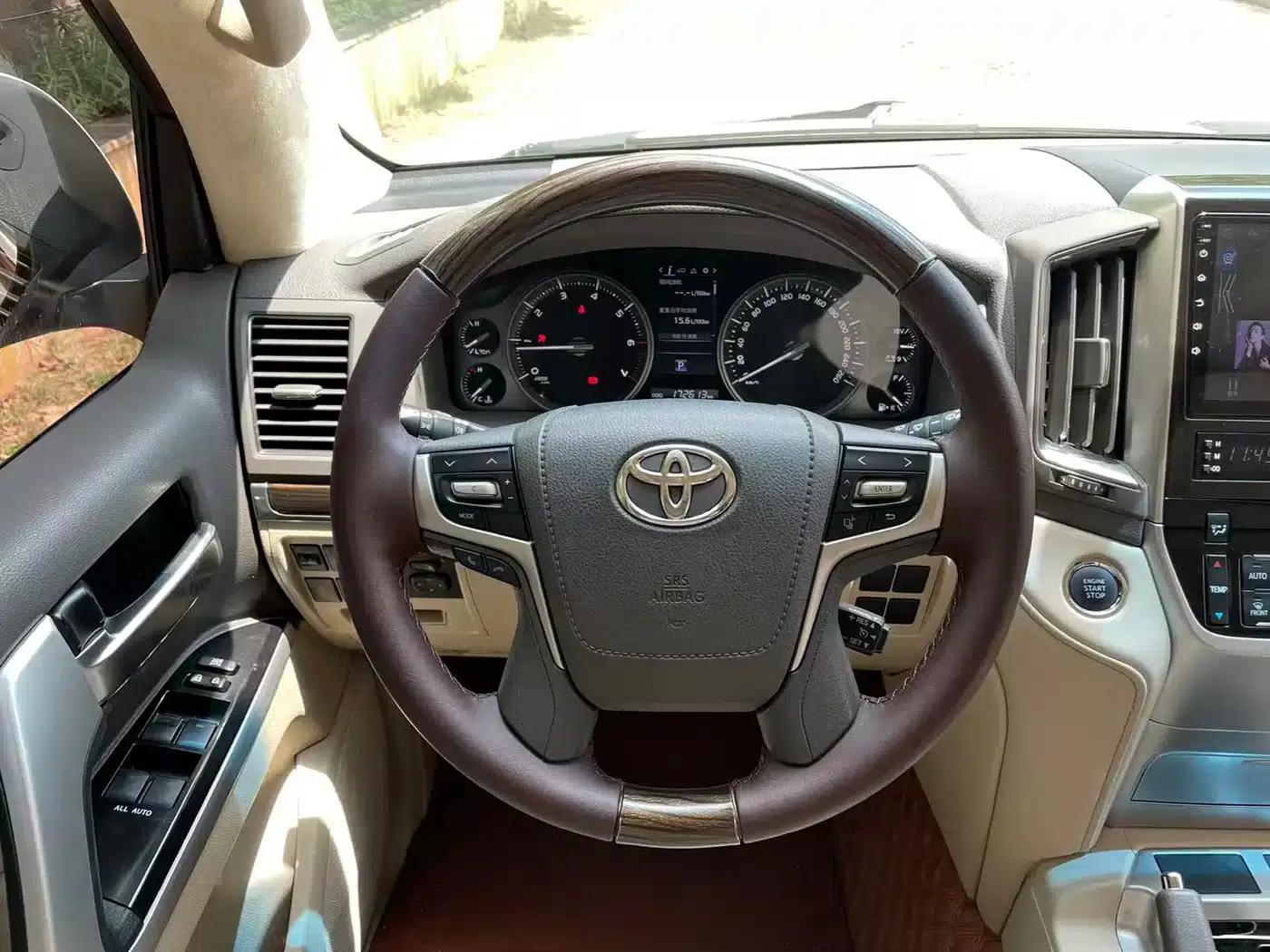 2019 Land Cruiser (Imported) 5.7L Automatic — миниатюра 12
