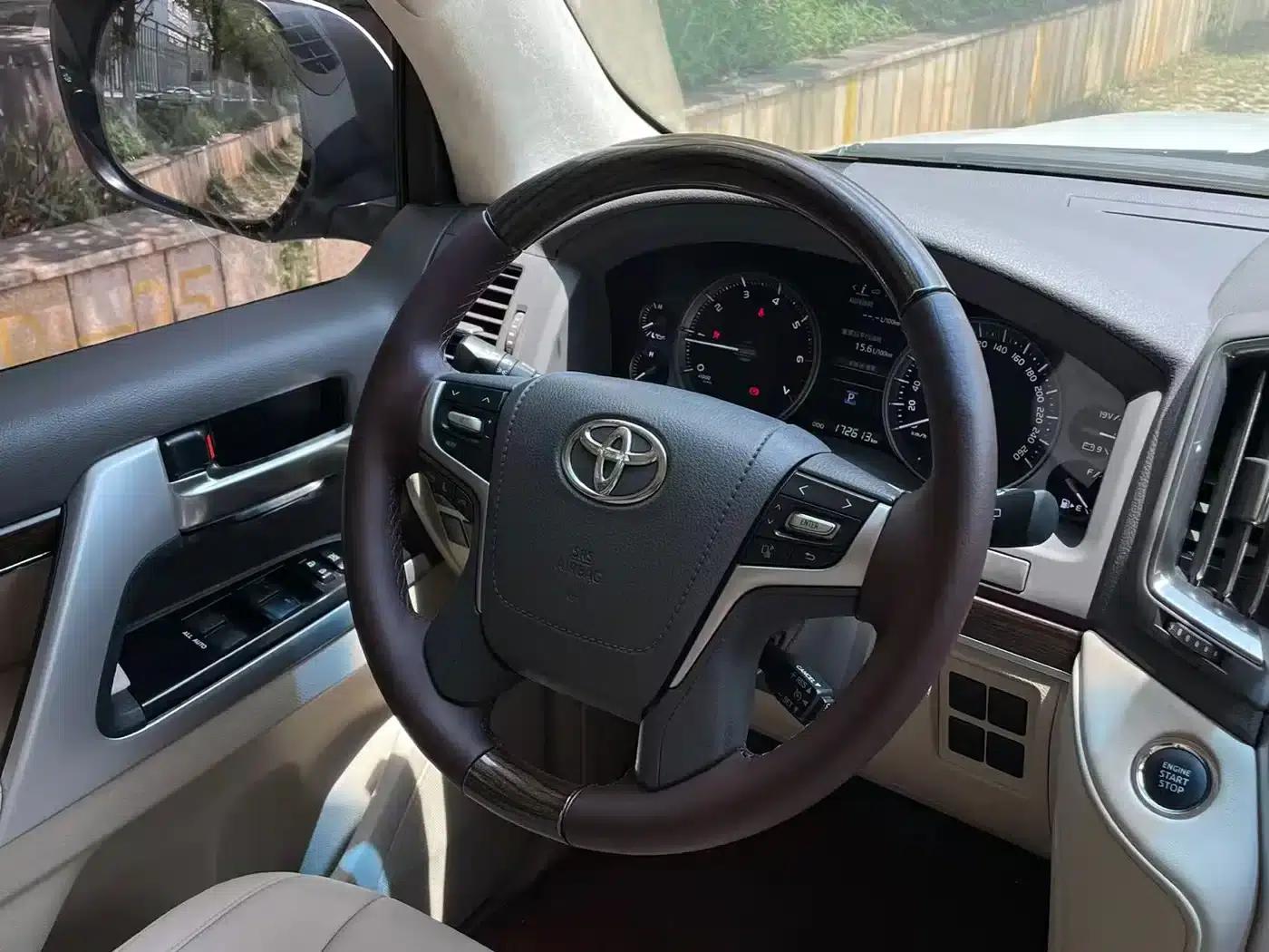2019 Land Cruiser (Imported) 5.7L Automatic — миниатюра 13