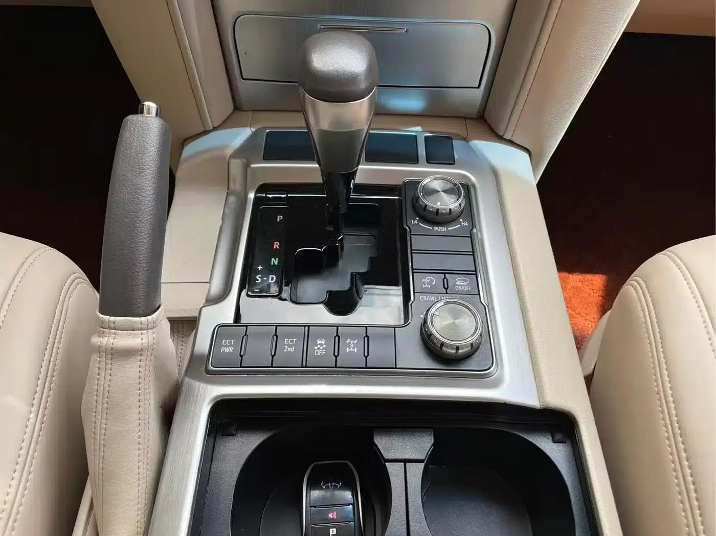 2019 Land Cruiser (Imported) 5.7L Automatic — миниатюра 15