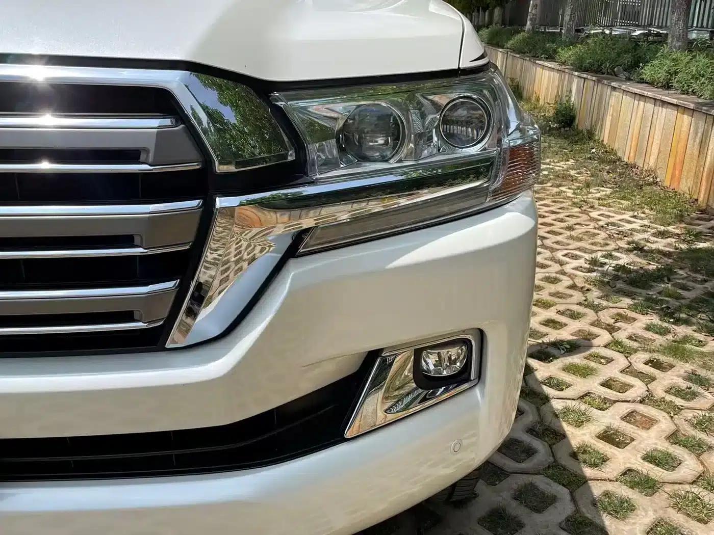 2019 Land Cruiser (Imported) 5.7L Automatic — миниатюра 16
