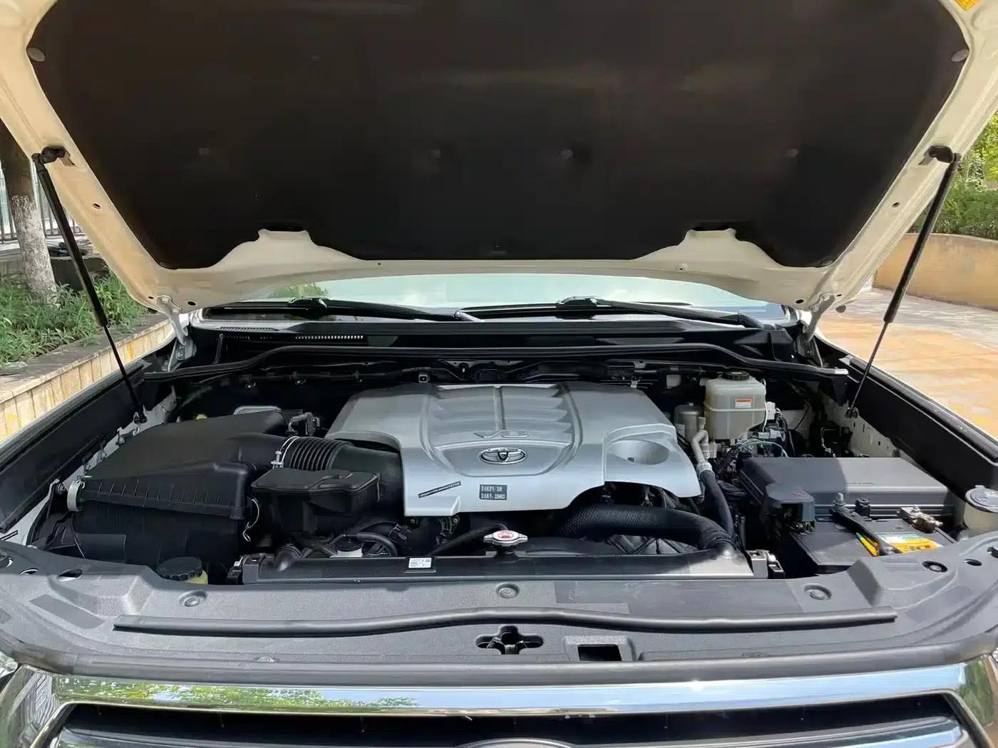 2019 Land Cruiser (Imported) 5.7L Automatic — миниатюра 18