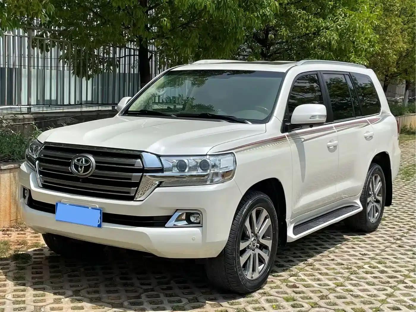 2019 Land Cruiser (Imported) 5.7L Automatic — миниатюра 3