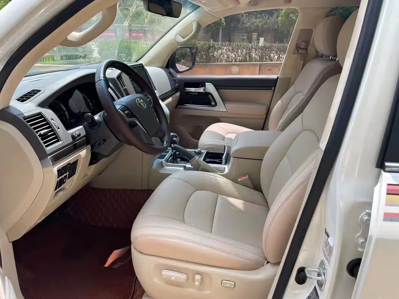 2019 Land Cruiser (Imported) 5.7L Automatic — миниатюра 8