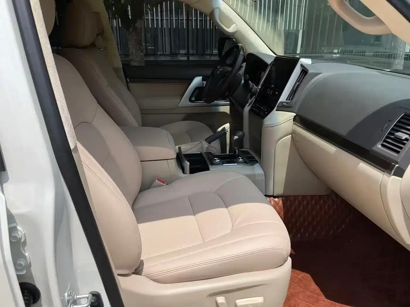 2019 Land Cruiser (Imported) 5.7L Automatic — миниатюра 9