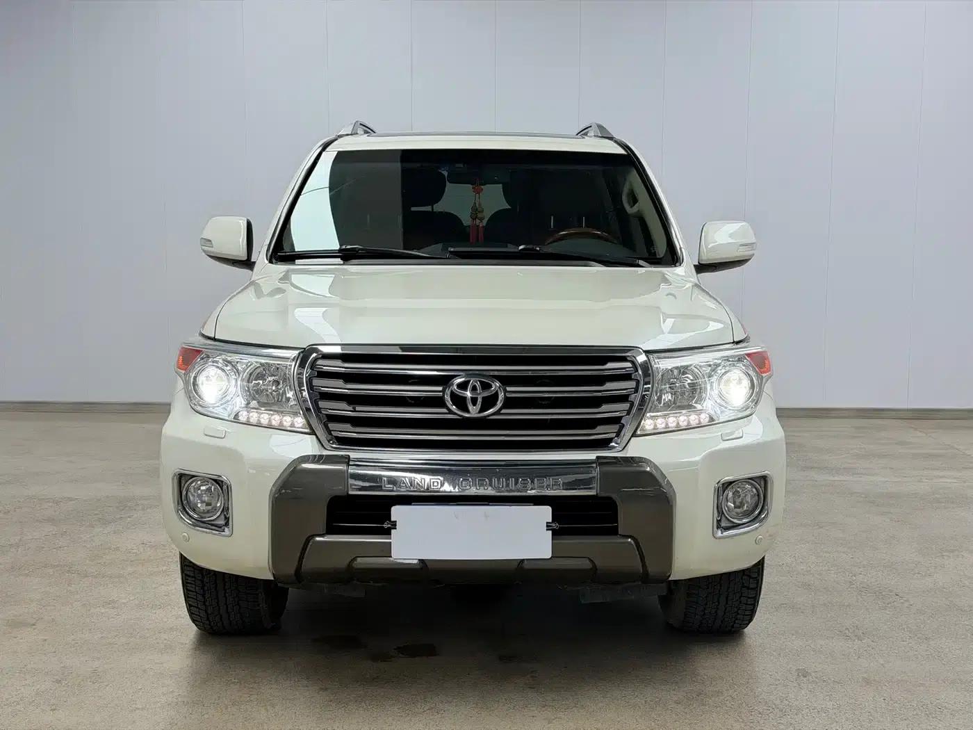 2015 Land Cruiser Imported Model 4.6L V8 Middle East Limited Edition — миниатюра 2