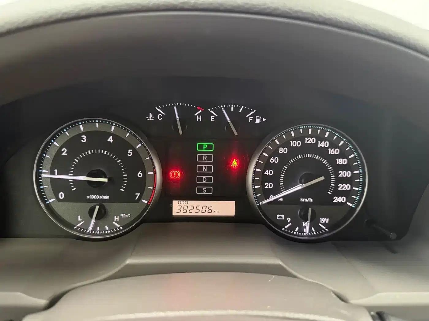 2015 Land Cruiser Imported Model 4.6L V8 Middle East Limited Edition — миниатюра 13