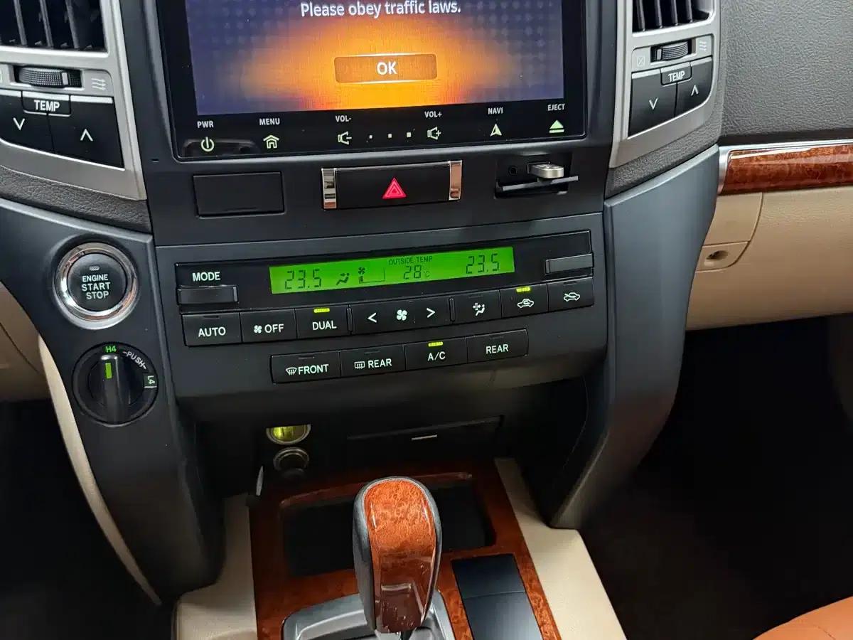 2015 Land Cruiser Imported Model 4.6L V8 Middle East Limited Edition — миниатюра 15