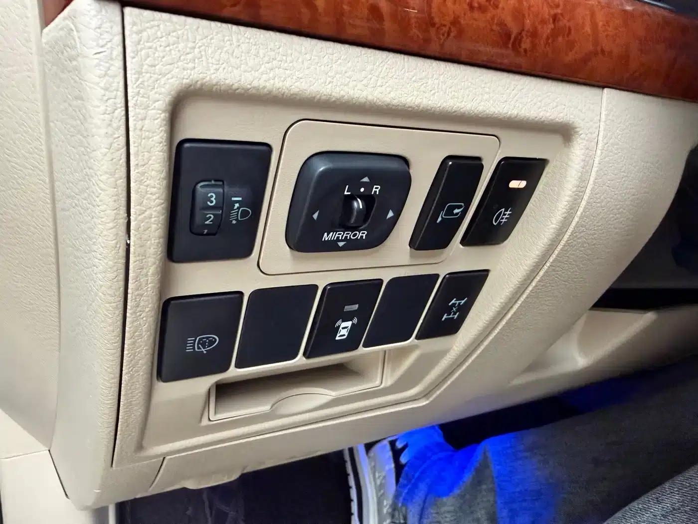 2015 Land Cruiser Imported Model 4.6L V8 Middle East Limited Edition — миниатюра 16