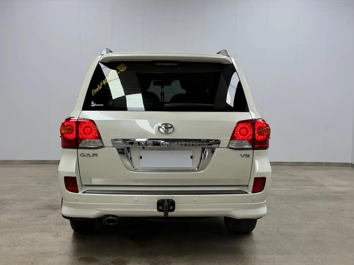 2015 Land Cruiser Imported Model 4.6L V8 Middle East Limited Edition — миниатюра 3