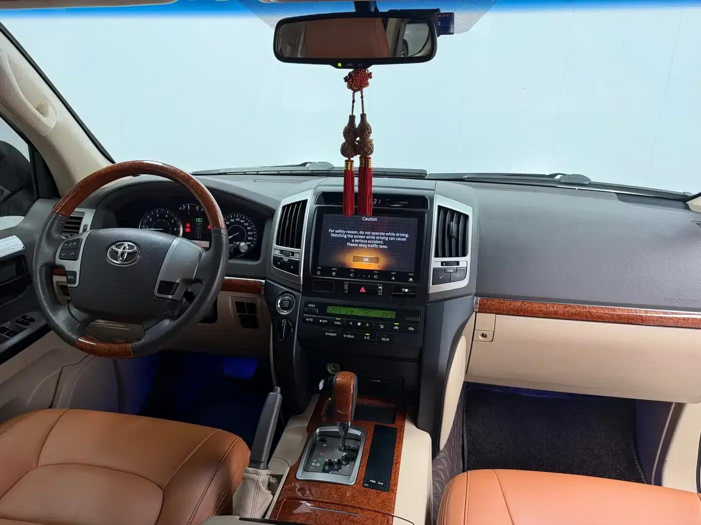 2015 Land Cruiser Imported Model 4.6L V8 Middle East Limited Edition — миниатюра 10