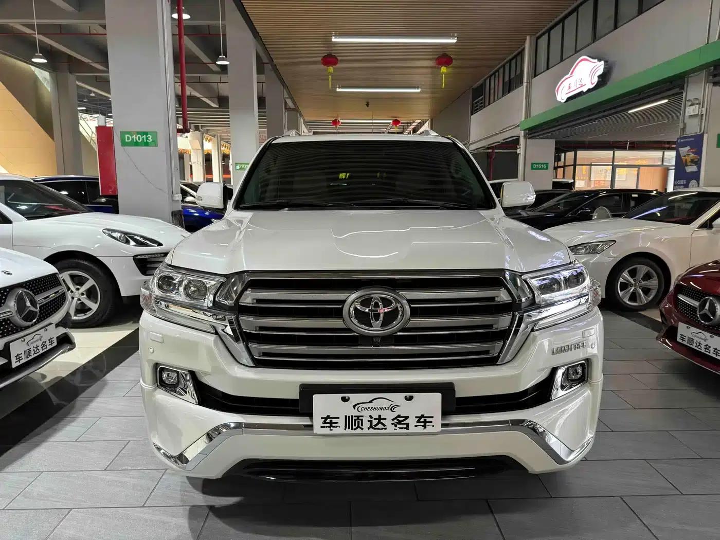 2016 Land Cruiser (Imported) 4.6L Middle East Edition — миниатюра 2