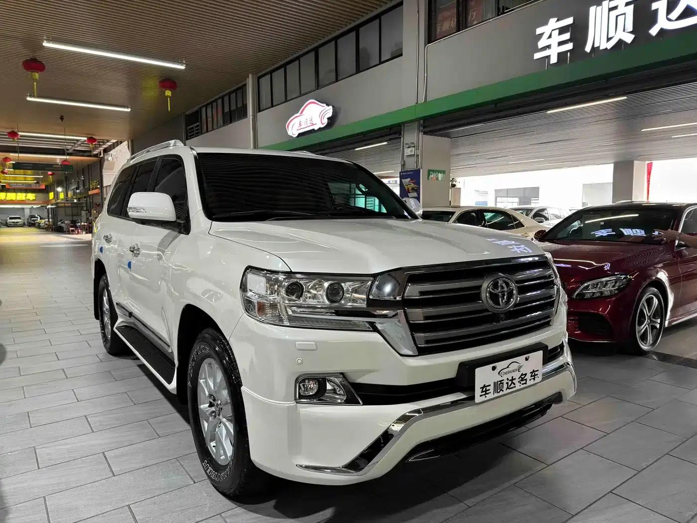2016 Land Cruiser (Imported) 4.6L Middle East Edition — миниатюра 3
