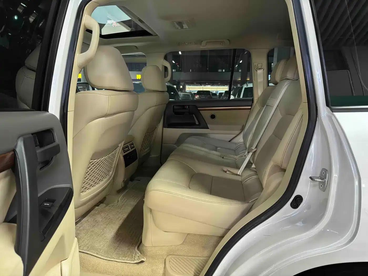 2016 Land Cruiser (Imported) 4.6L Middle East Edition — миниатюра 4