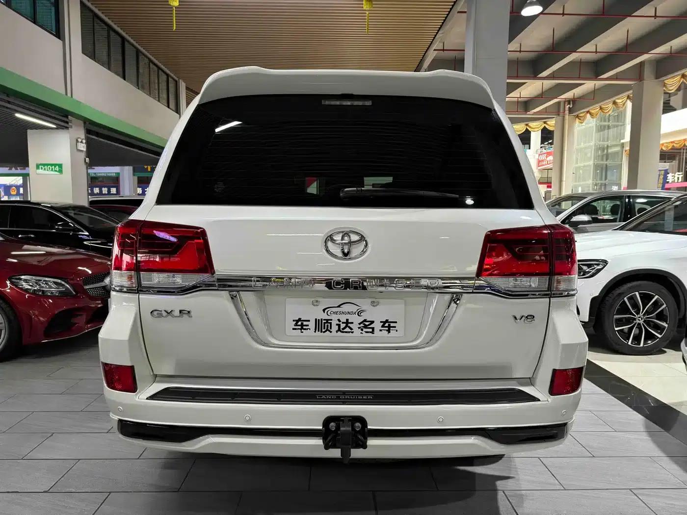 2016 Land Cruiser (Imported) 4.6L Middle East Edition — миниатюра 7