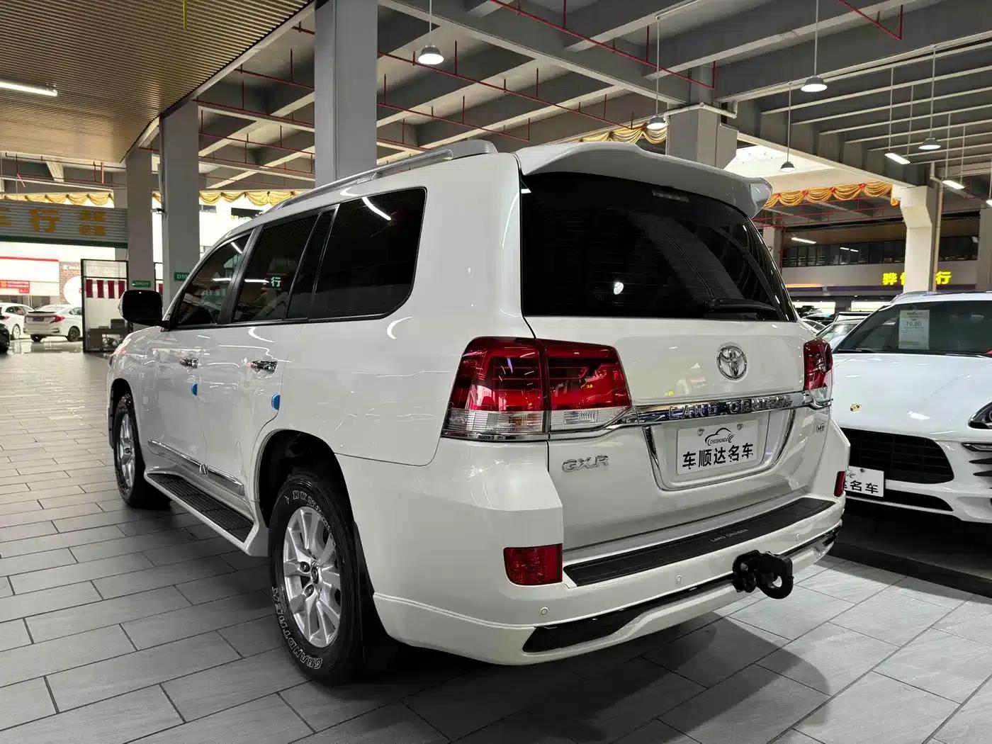 2016 Land Cruiser (Imported) 4.6L Middle East Edition — миниатюра 8