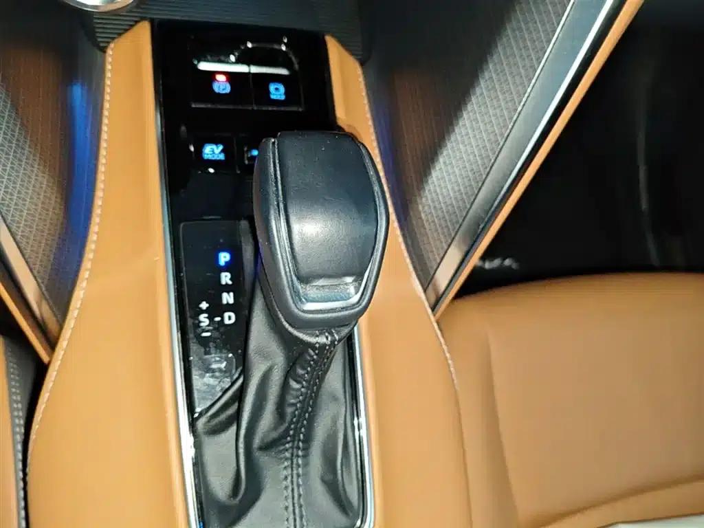 Venza 2022 Hybrid 2.5L CVT 2WD Premium Edition — миниатюра 14