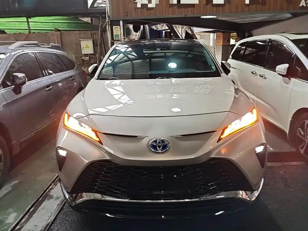 Venza 2022 Hybrid 2.5L CVT 2WD Premium Edition — миниатюра 3