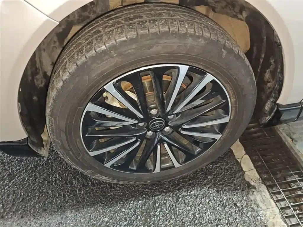 Venza 2022 Hybrid 2.5L CVT 2WD Premium Edition — миниатюра 23