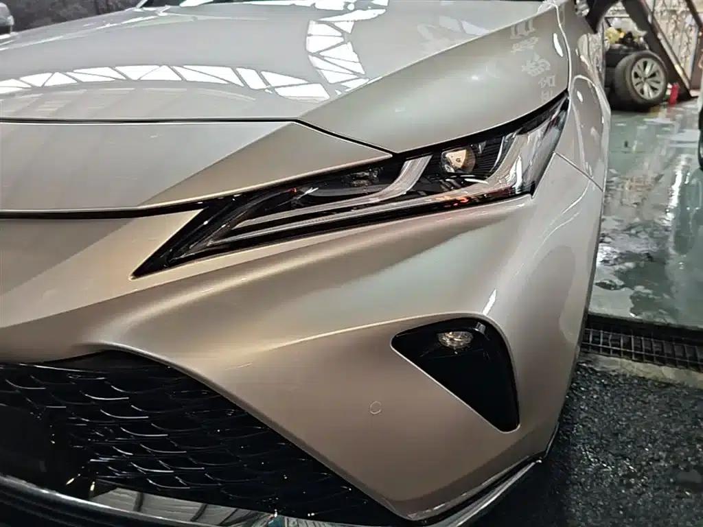Venza 2022 Hybrid 2.5L CVT 2WD Premium Edition — миниатюра 24