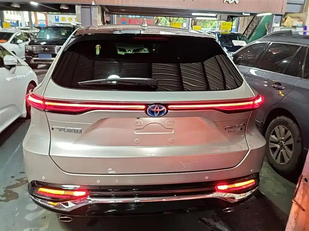Venza 2022 Hybrid 2.5L CVT 2WD Premium Edition — миниатюра 6